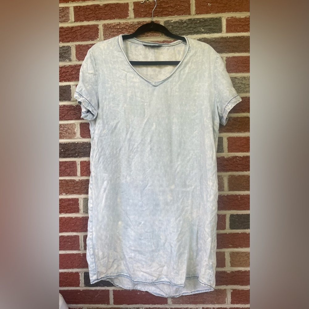 VELVET HEART- Acid washed light chambray dress. Size is a medium.
